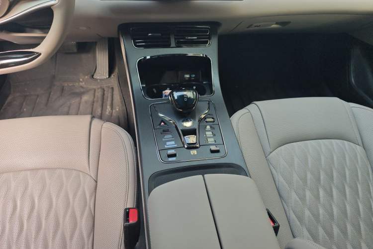 Used BYD Han 2025 DM-i Intelligent Driving Edition 125KM Prestige Model Gear Lever