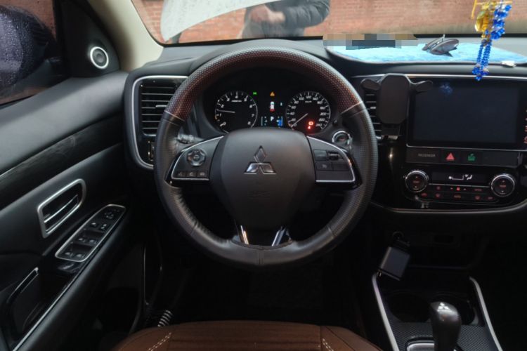 Used Mitsubishi Outlander 2019 2.0L Two-Wheel Drive Comfort Edition 5 Seats China V Standard Steering Wheel