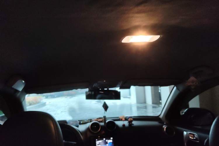 Used Haval H6 2013 Upgraded Model 2.4L Automatic Two-Wheel Drive Elite Version Headliner