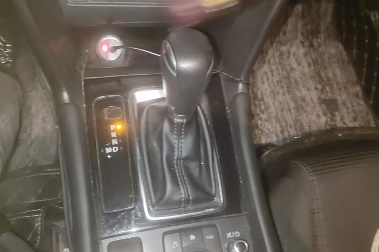 Used Mazda 3 Axela 2017 Sedan 1.5L Automatic Luxury Model Emission Standard China V
