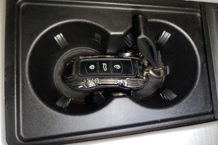 Used Geely Auto Emgrand X7 Sport 2018 1.8TD Automatic Two-Wheel Drive Smart Connect 4G Internet Edition Vehicle Key