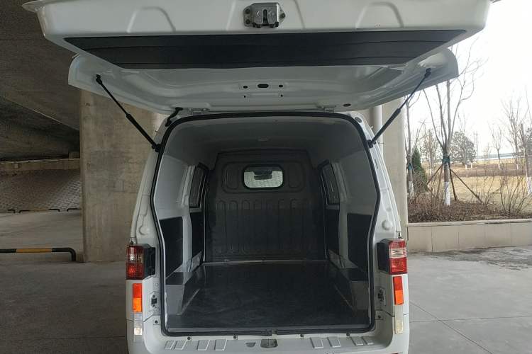 Used Jinbei Gold Hiace M Classic 2022 1.6L Engineering Lion Van 2 Seats