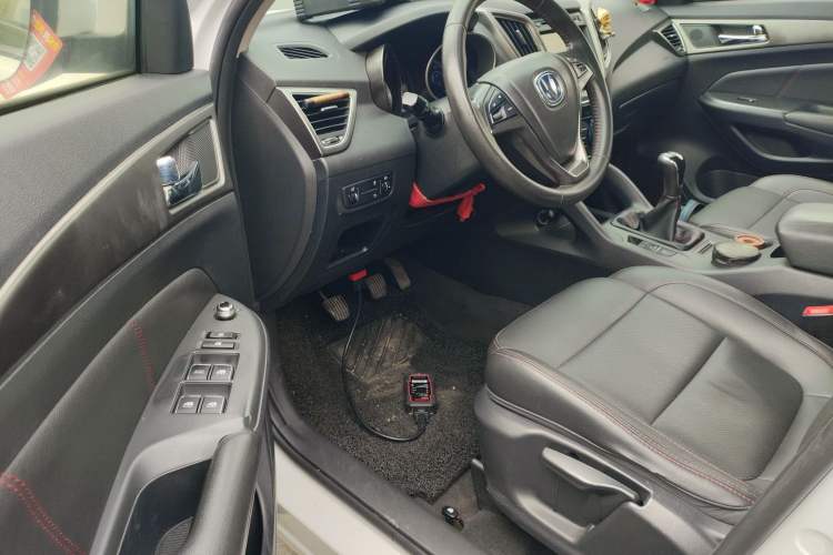 Used CHANGAN CS75 2014 2.0L Manual Luxury Version China IV Standard Driver Seat