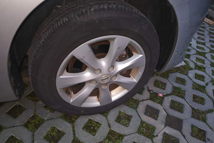 Used Nissan Tiida 2011 1.6L Manual Comfort Edition