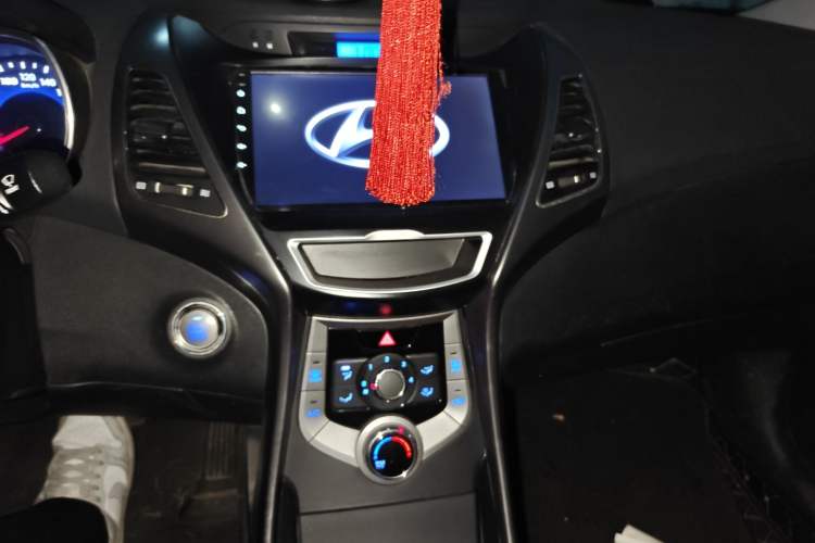 Used Hyundai Elantra (5th Generation / Langdong) 2013 1.6L Automatic Leading Model Audio And AC Panel