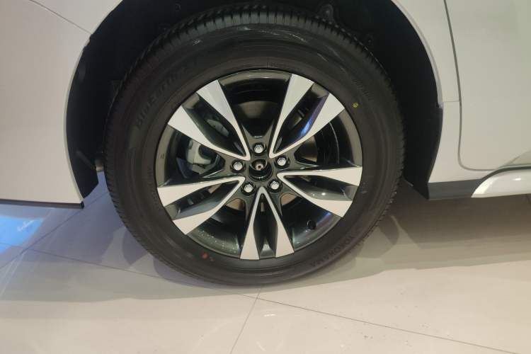 Used Toyota Granvia 2026 Model 2.5L Hybrid Prestige PLUS Four-Wheel Drive Edition
