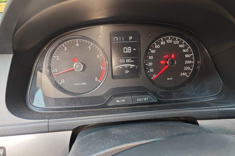 Used Volkswagen Gran Lavida 2013 1.6L Automatic Fashion Model Odometer Close Up