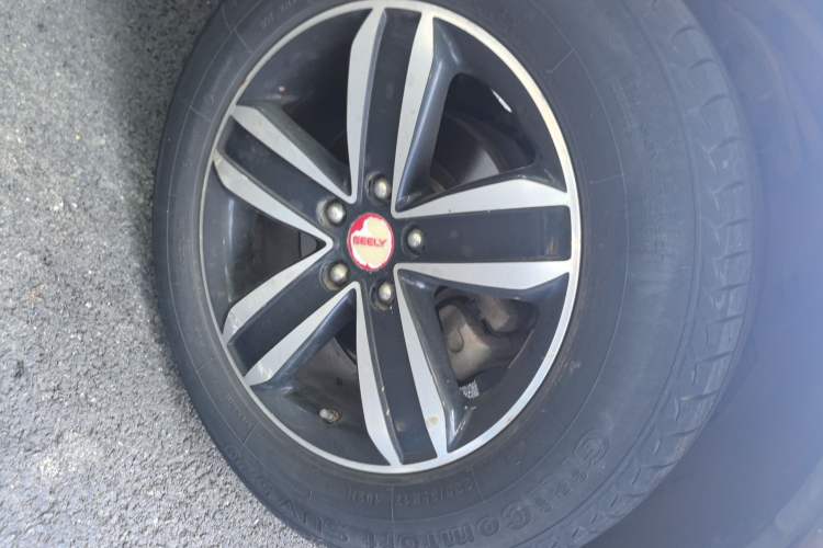 Used Geely Auto GX7 2014 2.0L Automatic Prestige Edition Right Front Wheel Hub