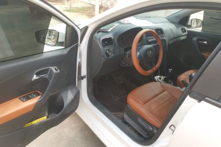 Used Volkswagen Polo 2016 1.4L Manual Fashion Model