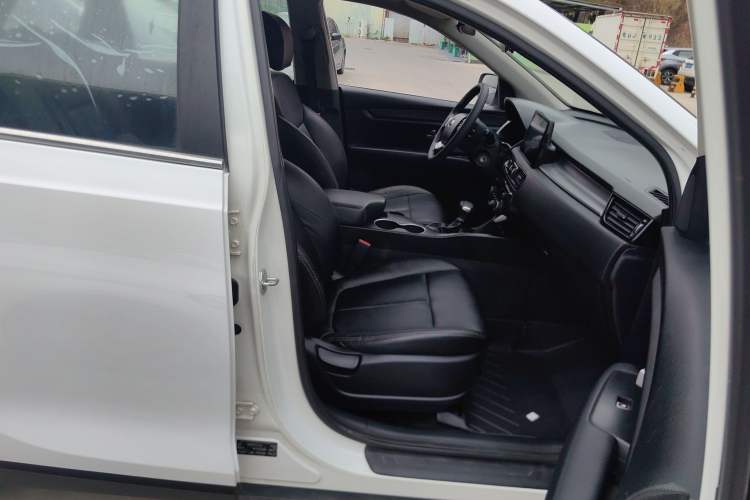 Used Kia KX7 2017 2.0L Automatic 2WD SMART 5-seater
