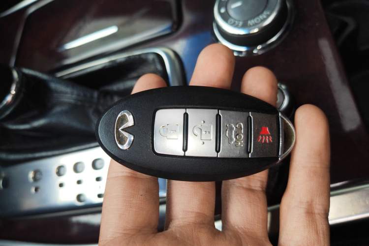 Used Infiniti Q70 2013 Q70L 2.5L Elegance Edition