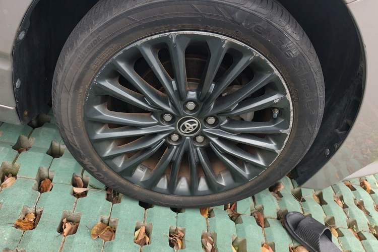 Used Toyota Avalon 2019 2.5L Touring Premium Version China VI Standard Right Front Wheel Hub