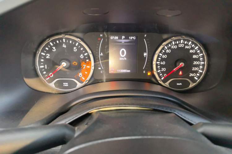 Used Jeep Renegade 2018 Connected Large Screen Version 180TS Automatic High-Energy Edition Odometer Close Up