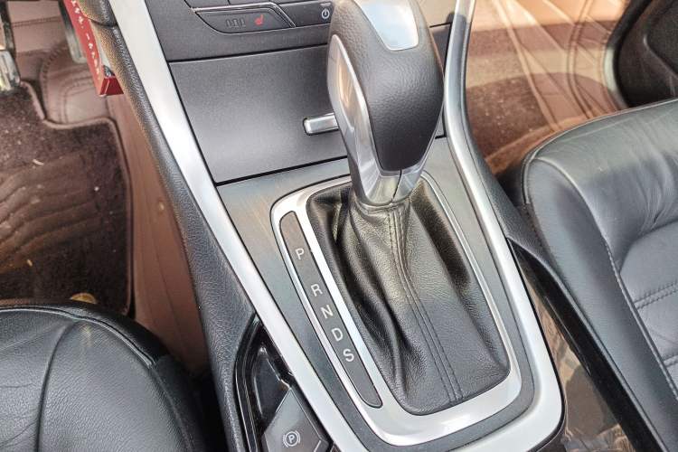 Used Ford Edge 2016 EcoBoost 245 Two-Wheel-Drive Titanium 7-Seater
