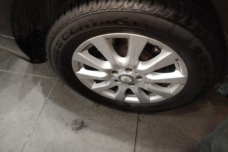 Used Mercedes-Benz R-Class 2017 R 320 4MATIC Business Edition Prestige Model Right Rear Wheel Hub