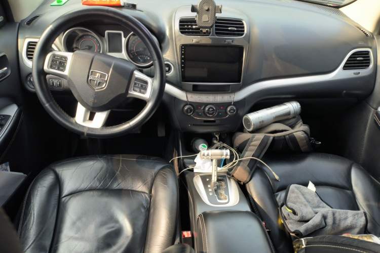 Used Dodge Journey 2013 2.4L Two-Wheel Drive Luxury Version