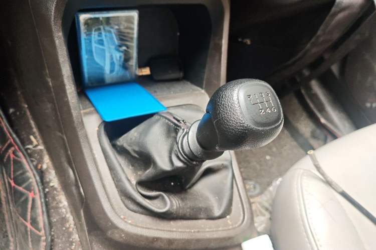 Used Wuling Hongguang V 2022 1.5L Jingqu Version Hydraulic Power Steering LAR Gear Lever