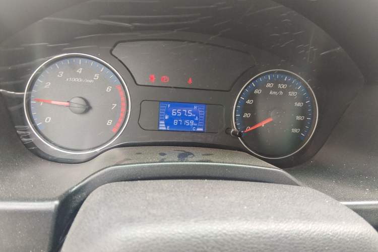 Used CHANGAN KAICHENG Shenqi F30 2016 1.5L Comfort Plus Long Wheelbase DAM15L Odometer Close Up