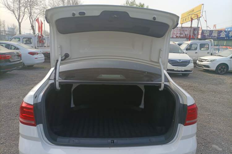 Used Volkswagen Lavida 2017 1.6L Automatic Comfort Edition
