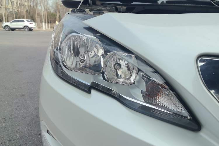 Used Peugeot 408 2015 1.2T Automatic Luxury Edition Right Front Headlight