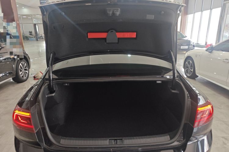 Used Volkswagen Magotan 2023 2 Million Units Limited Edition 330TSI DSG Leading Version
