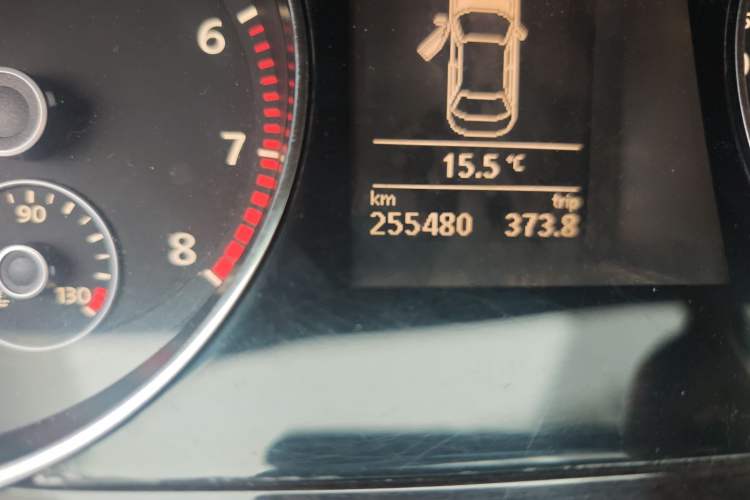 Used Volkswagen Magotan 2012 1.8TSI Prestige Model Odometer Close Up