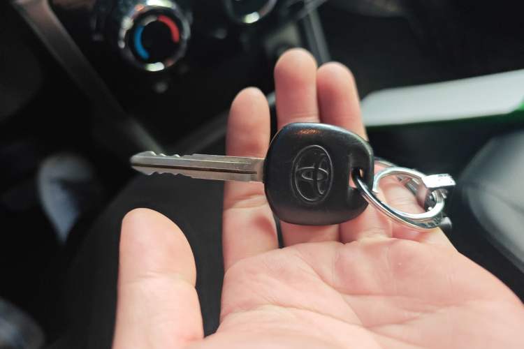 Used Toyota YARiS L Zhi Xuan 2017 1.5G CVT JingSu Model with Upgraded Sunroof Vehicle Key