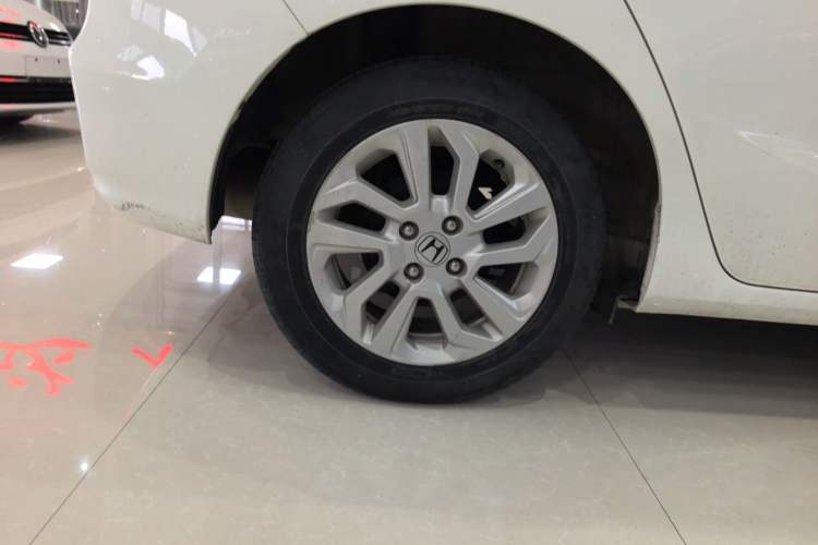 Used Honda Fit 2018 1.5L CVT Comfort Sunroof Version Right Rear Wheel Hub