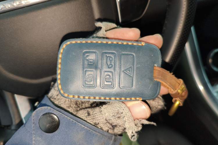 Used Land Rover Range Sport 2021 3.0 L6 SE Vehicle Key