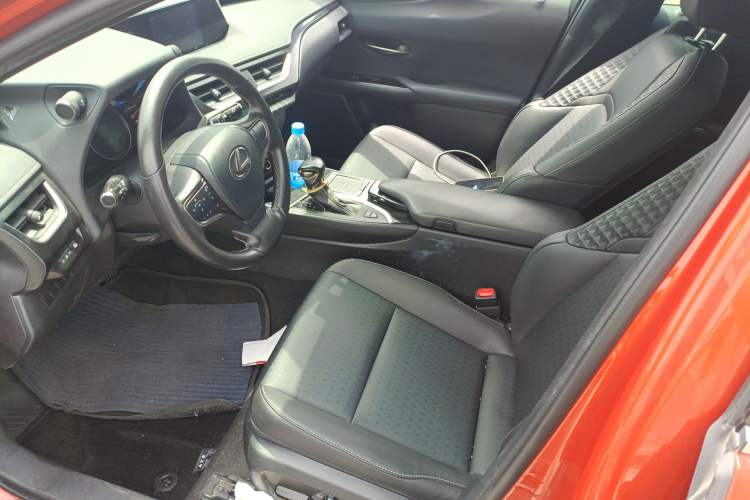 Used Lexus UX 2020 260h Explore-Cool Edition
