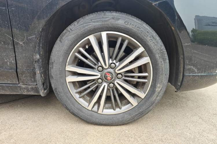 Used Roewe i5 2019 1.5L Automatic 4G Connected Linghao Flagship Edition Right Front Wheel Hub