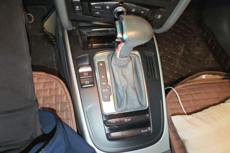 Used Audi A4L 2013 35 TFSI Automatic Standard Model Gear Lever