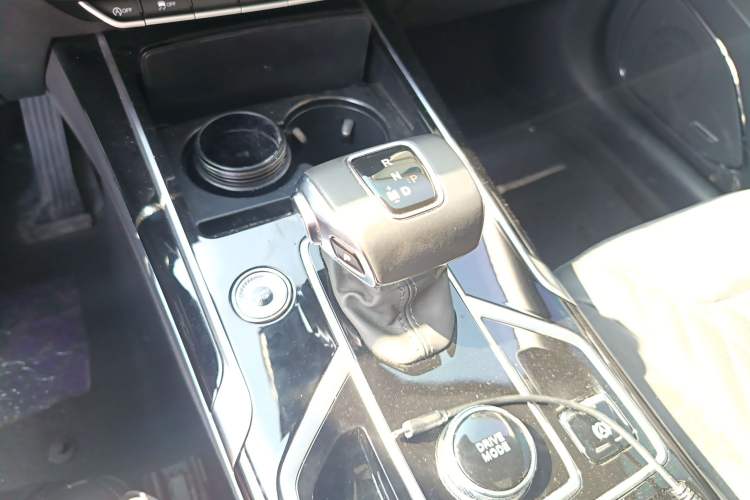 Used Hongqi HS5 2022 Facelifted Version 2.0T Smart Connect Flagship All-Wheel-Drive Edition
