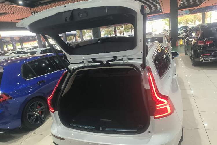 Used Volvo V60 2020 T4 Zhiyi Luxury Edition
