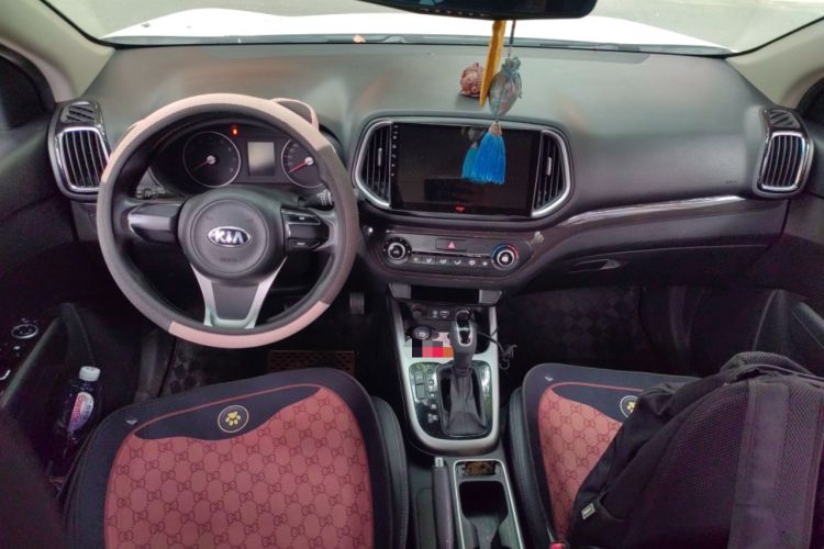 Used Kia KX3 2015 1.6L Automatic Two-Wheel Drive DLX Center Console