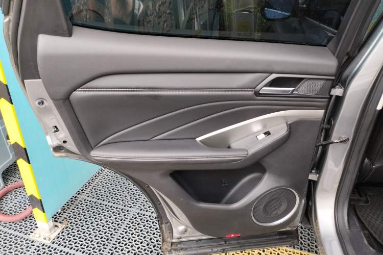 Used Wey VV6 2018 2.0T Two-Wheel Drive Flagship Version China V Standard