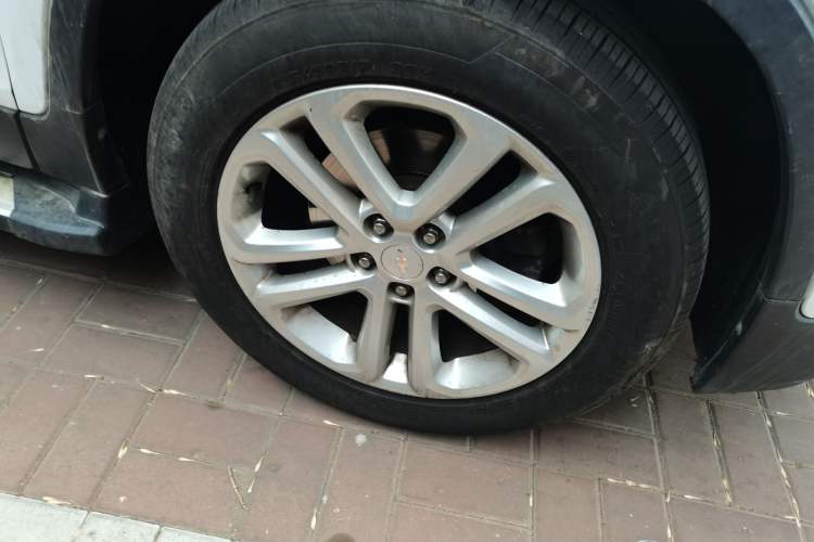 Used Chevrolet Trax 2016 1.4T Automatic Two-Wheel Drive Comfort Version with Sunroof Right Front Wheel Hub