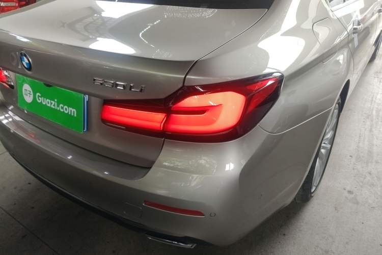 Used BMW 5 Series 2023 530Li Luxury Edition Premium Package Exterior 3