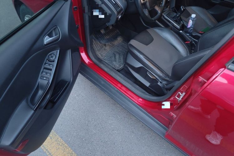 Used Ford Focus 2012 Hatchback 1.6L Manual Fashion Edition
