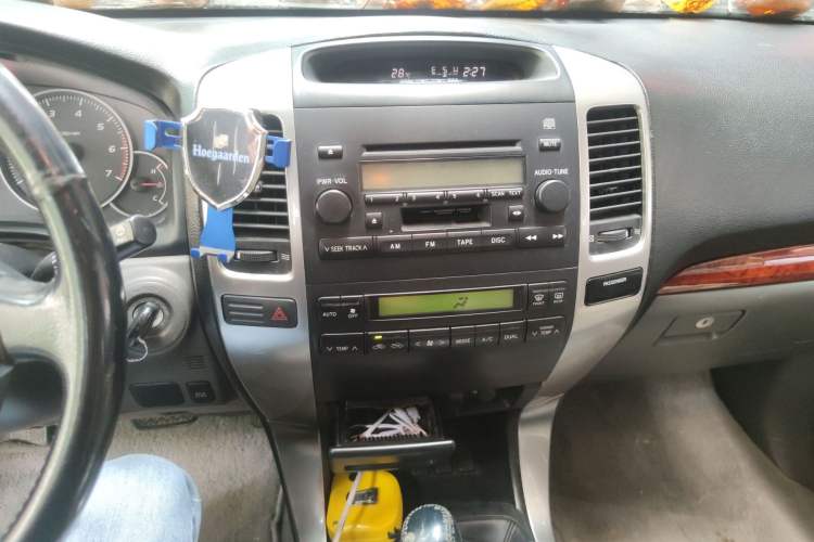 Used Toyota Prado 2004 GX 2.7 Automatic Model Audio And AC Panel