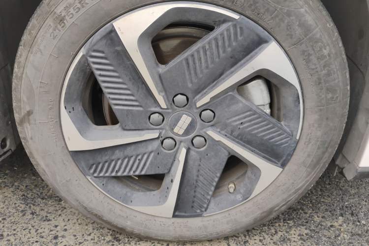 Used Geely Galaxy L6 2023 125km MAX Right Front Wheel Hub