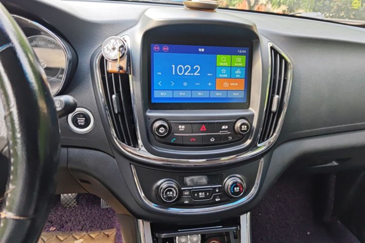 Used Baojun 560 2015 1.8L manual luxury version
