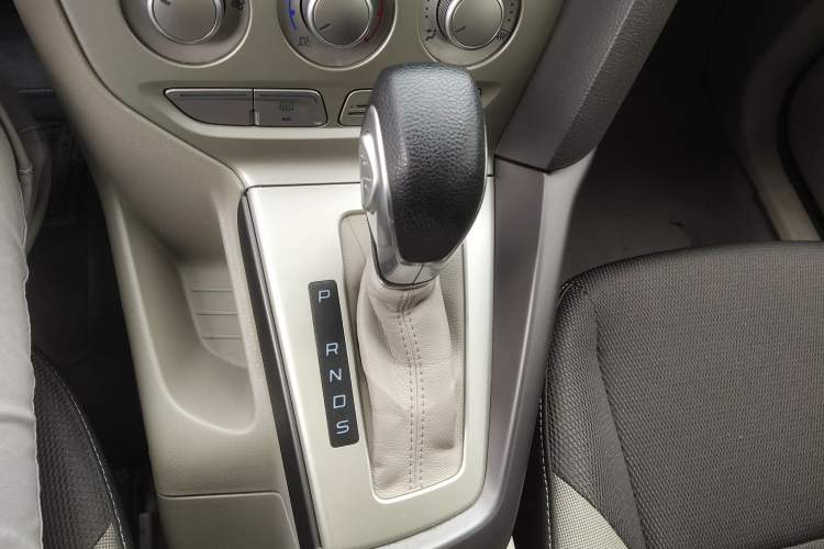 Used Ford Focus 2012 Sedan 1.6L Automatic Comfort Model Gear Lever
