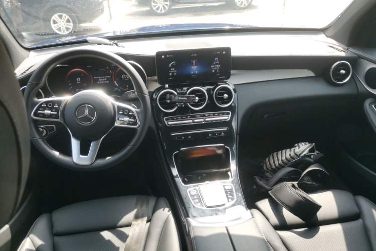 Used Mercedes-Benz GLC Coupe 2020 GLC 260 4MATIC Coupe SUV Center Console
