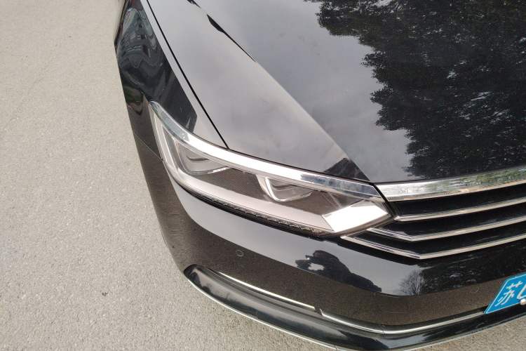 Used Volkswagen Magotan 2017 330TSI DSG Luxury Model Right Front Headlight