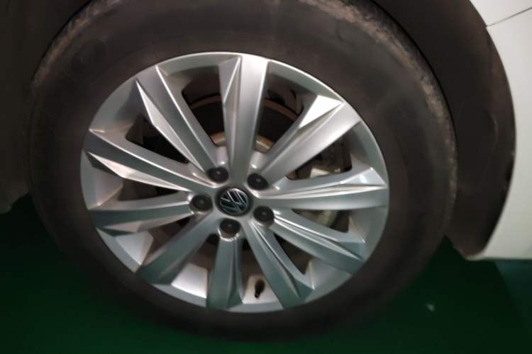 Used Volkswagen Bora 2017 1.6L Automatic Comfort Model Right Front Wheel Hub