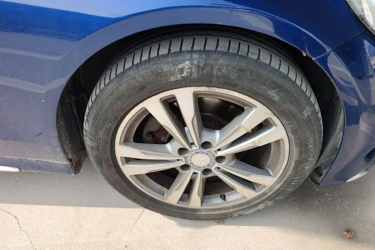 Used Mercedes-Benz C-Class 2017 C 200 L Sport Edition Right Front Wheel Hub