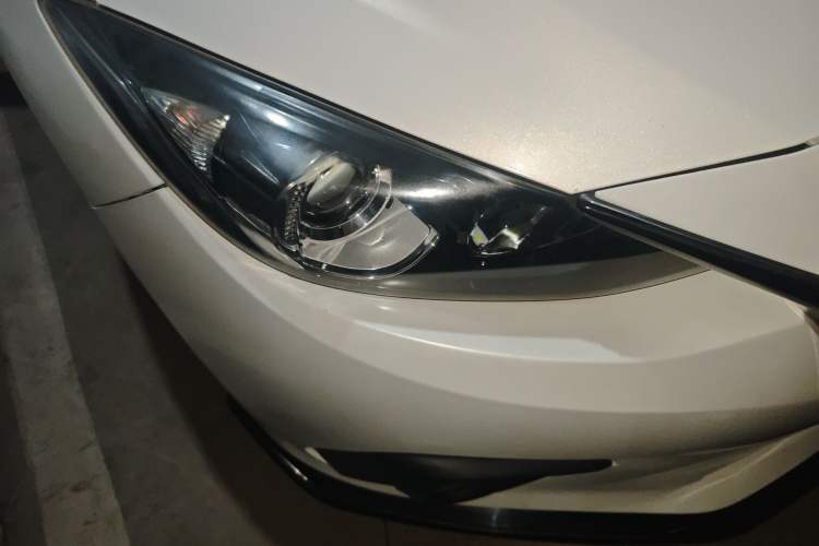 Used Mazda 3 Axela 2014 Hatchback 1.5L Automatic Luxury Model Right Front Headlight