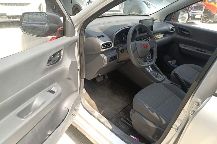 Used Wuling Hongguang New Energy 2024 All-Electric Model 300KM Standard Version
