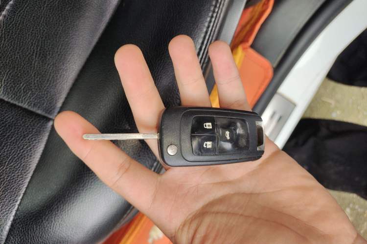 Used Chevrolet Aveo Sonic 2014 Sedan 1.4SL MT Comfort Edition Vehicle Key